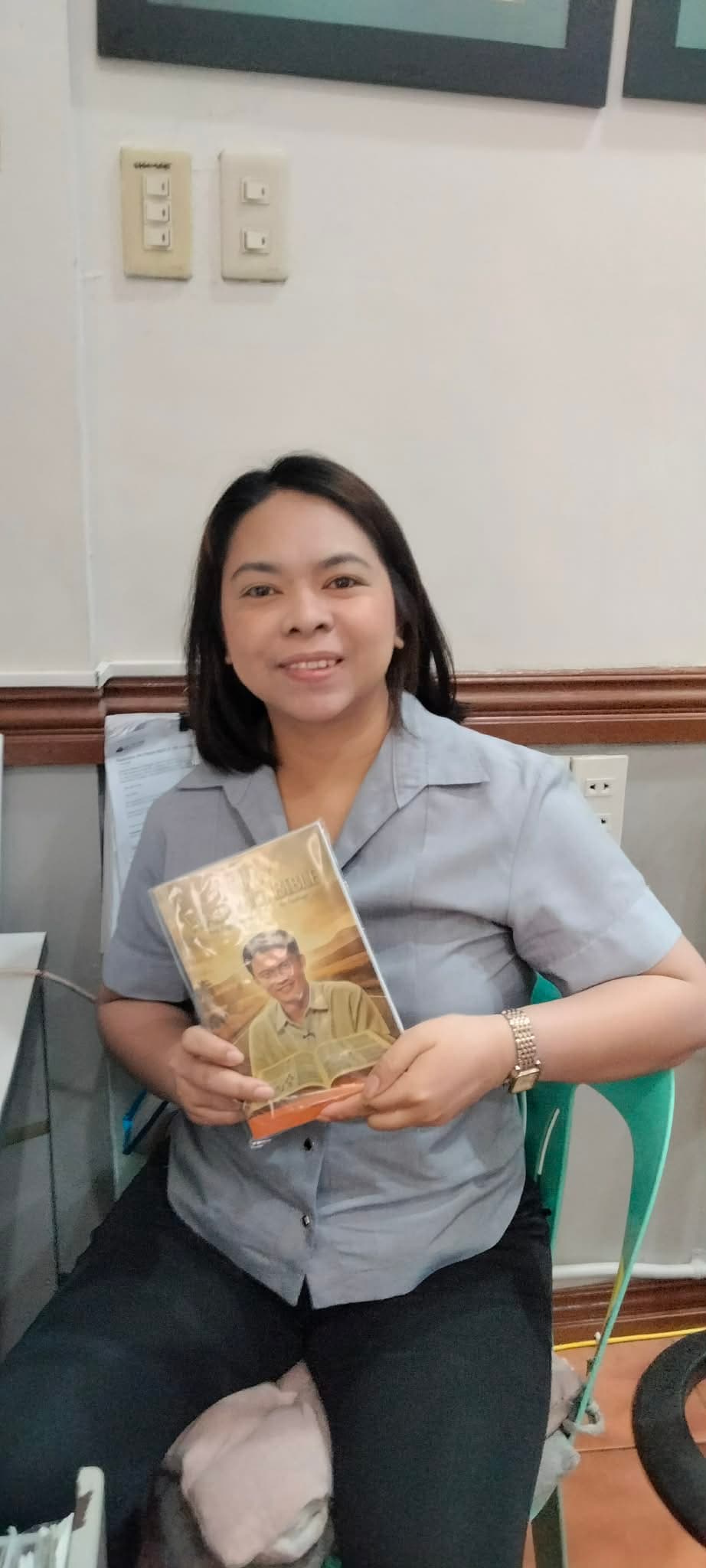 Group photo with Pinoy Walking Bible books displayed on a table